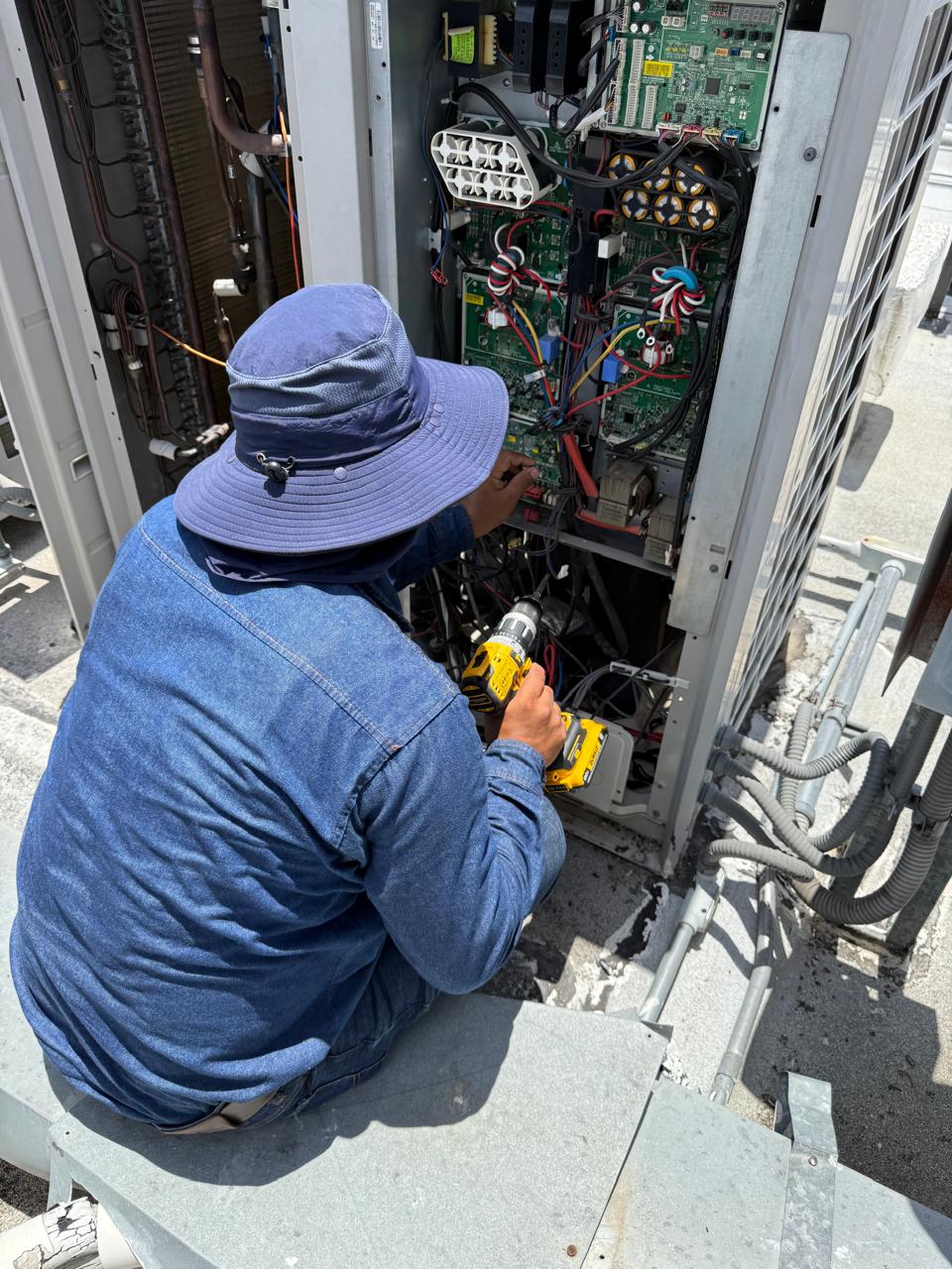 Mantenimiento Preventivo y Correctivo de Equipos VRF