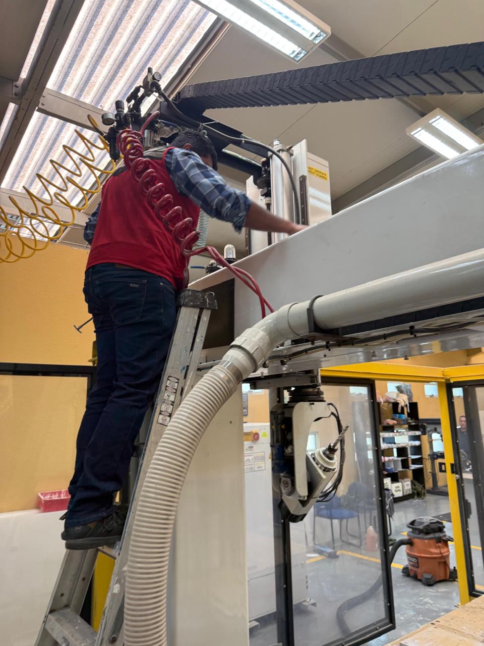 Mantenimiento y Programación de Equipos CNC (Automatización y Control)